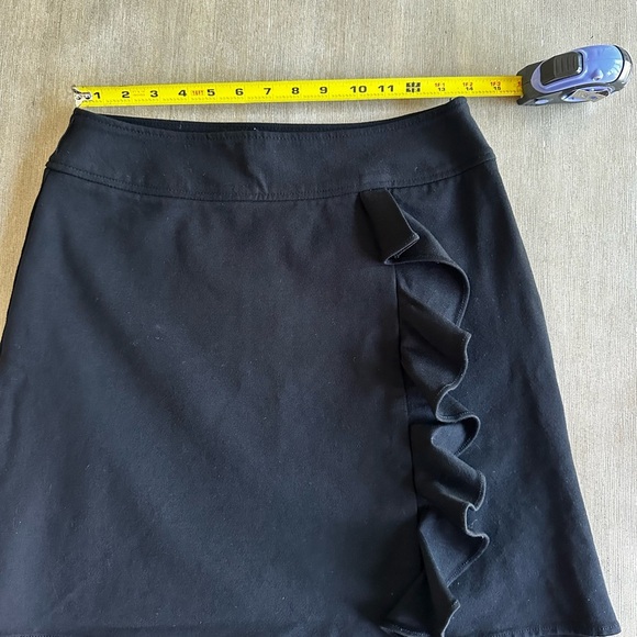 White House Black Market ruffle mini skirt 6 EUC - Picture 3 of 7